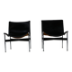 Un ensemble de deux chaises longues