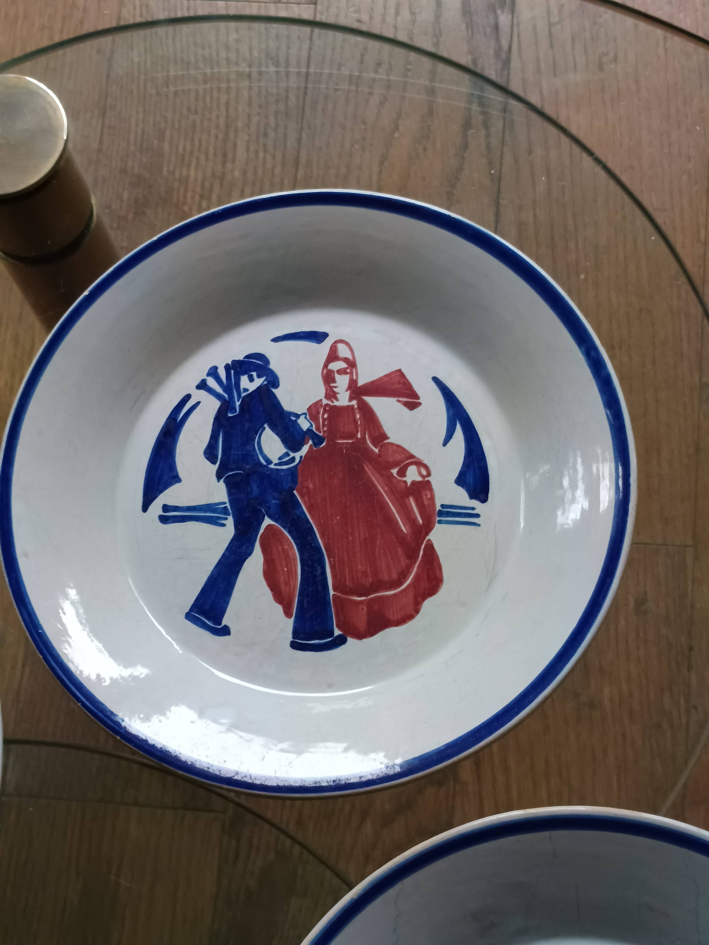 set of 4 Art Deco plates signed Louis Garin HB Quimper