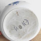 Teapot in porcelain of Paris