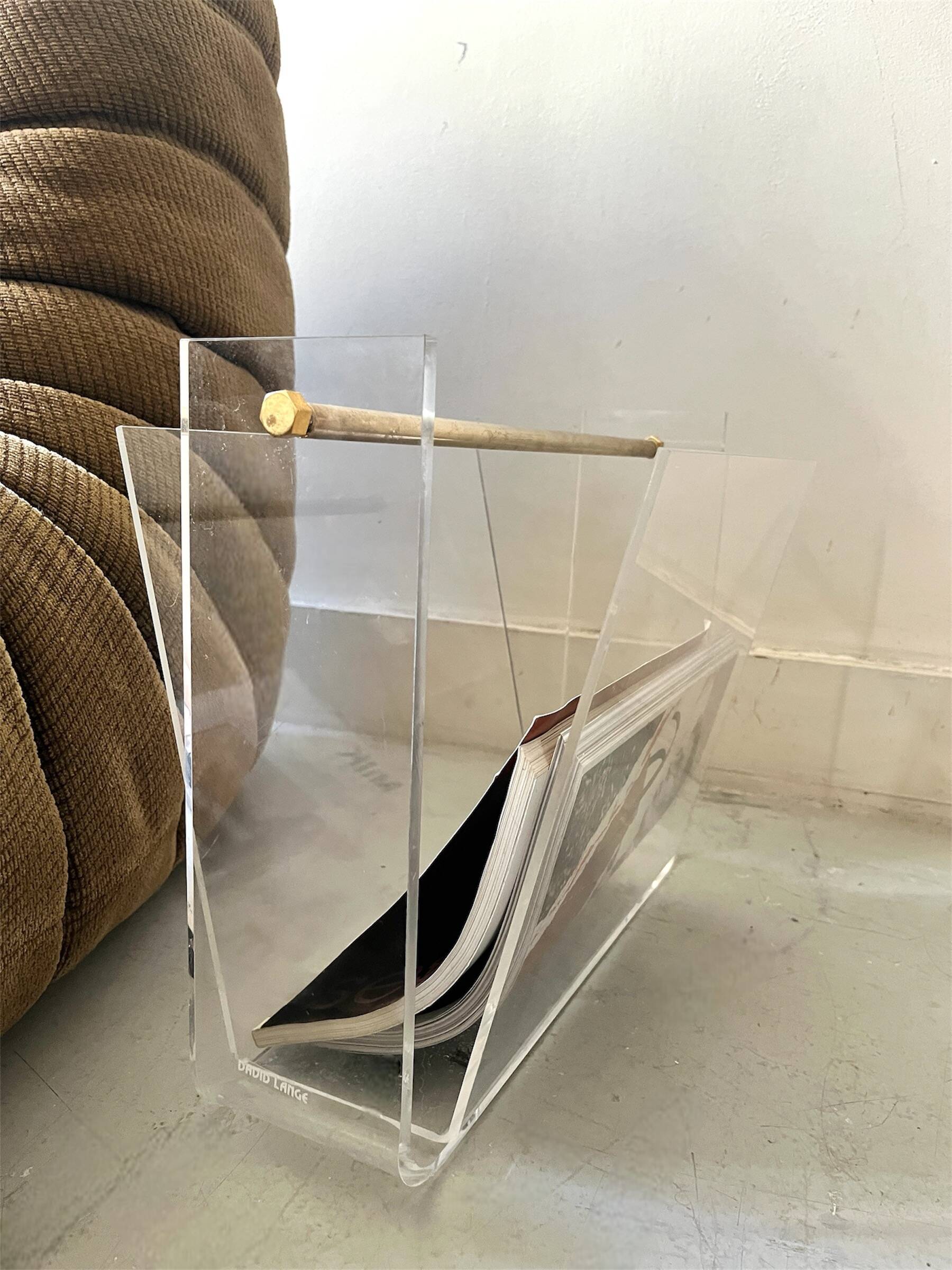 Plexiglas and brass magazine rack - David Lange for Roche Bobois, design 1970