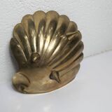 Shell cup in enameled brass
