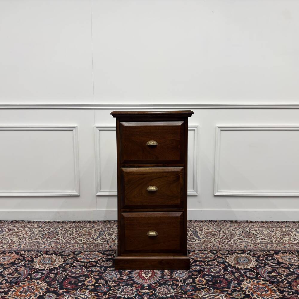 Classic Englisch Chest of Drawers