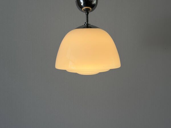 Suspension en verre opale de style Bauhaus, Art déco, années 1940, Germany