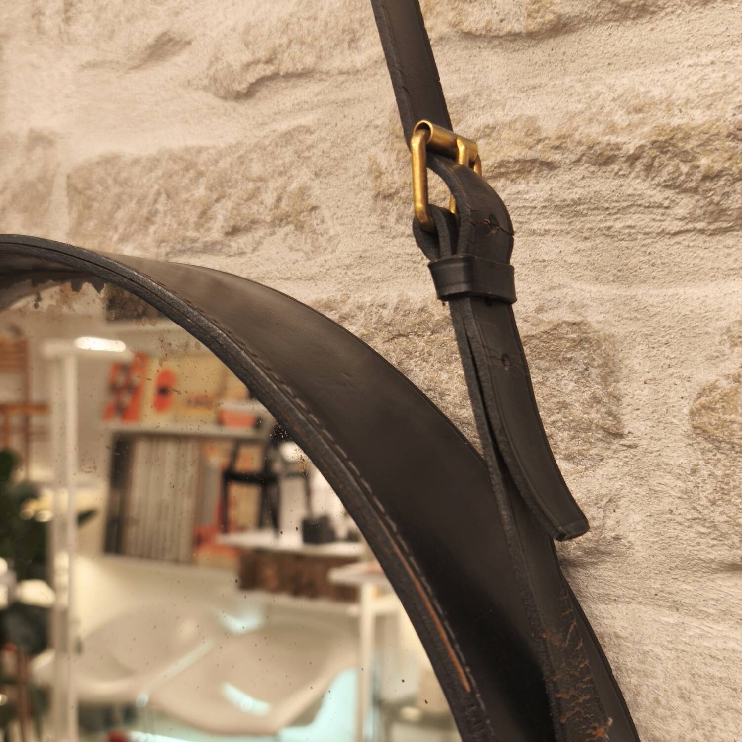 Miroir cuir de Jacques Adnet, vintage 1950