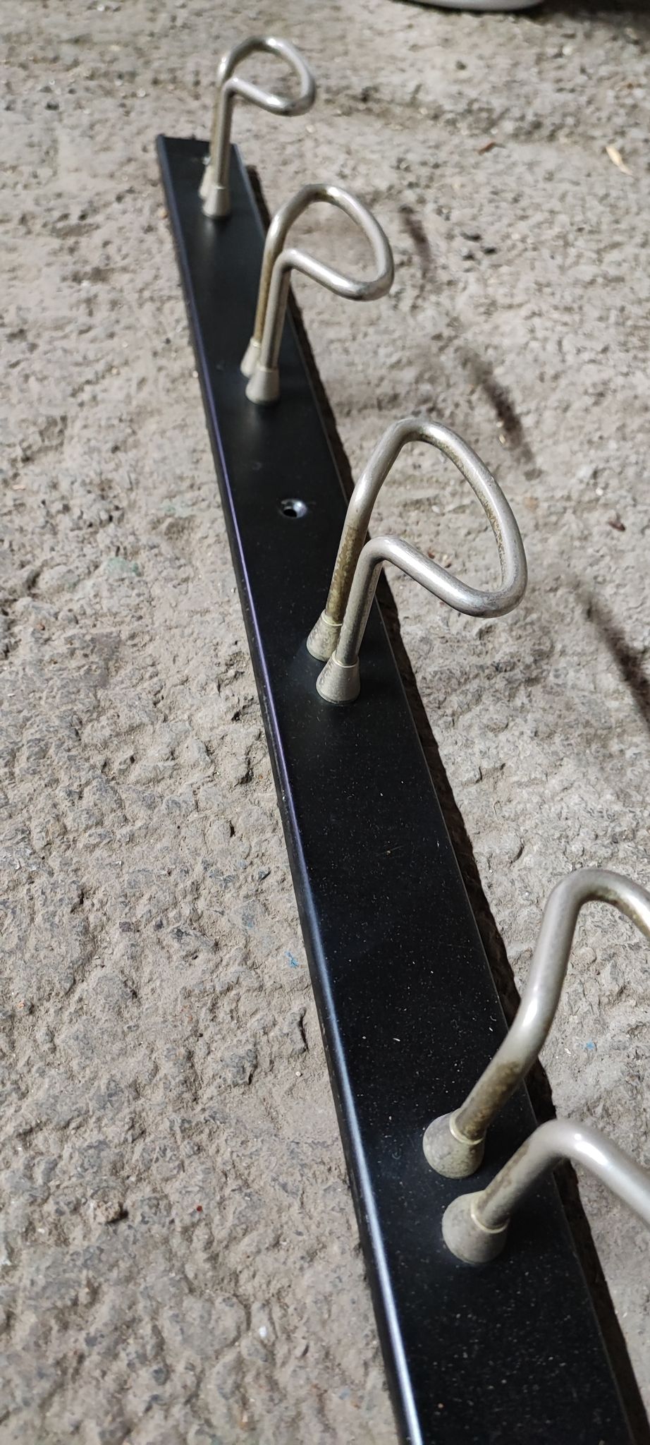 School wall coat holder with six metal legs GES