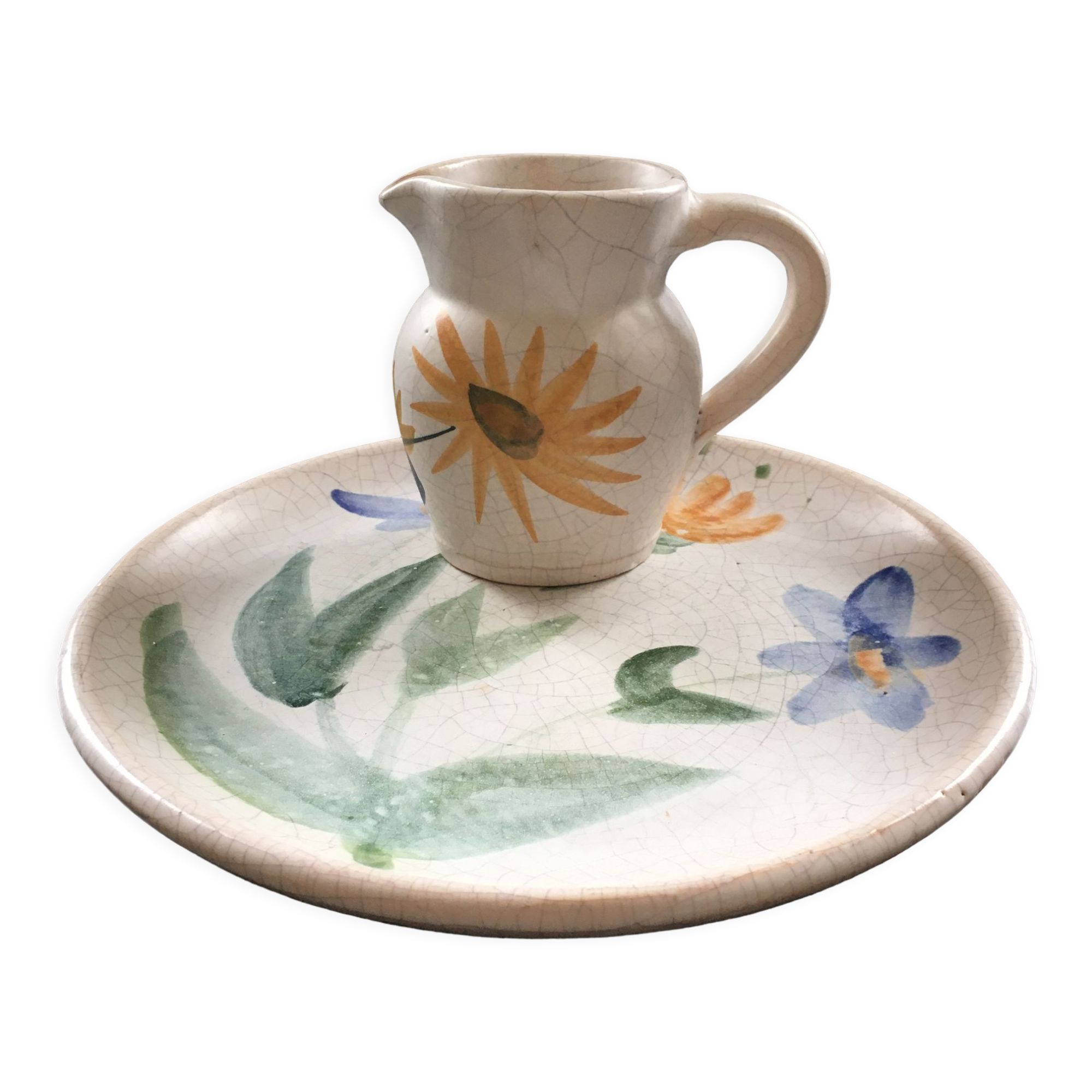 Set plate and jug with floral decoration.