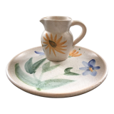 Flat plate and pitcher floral decoration