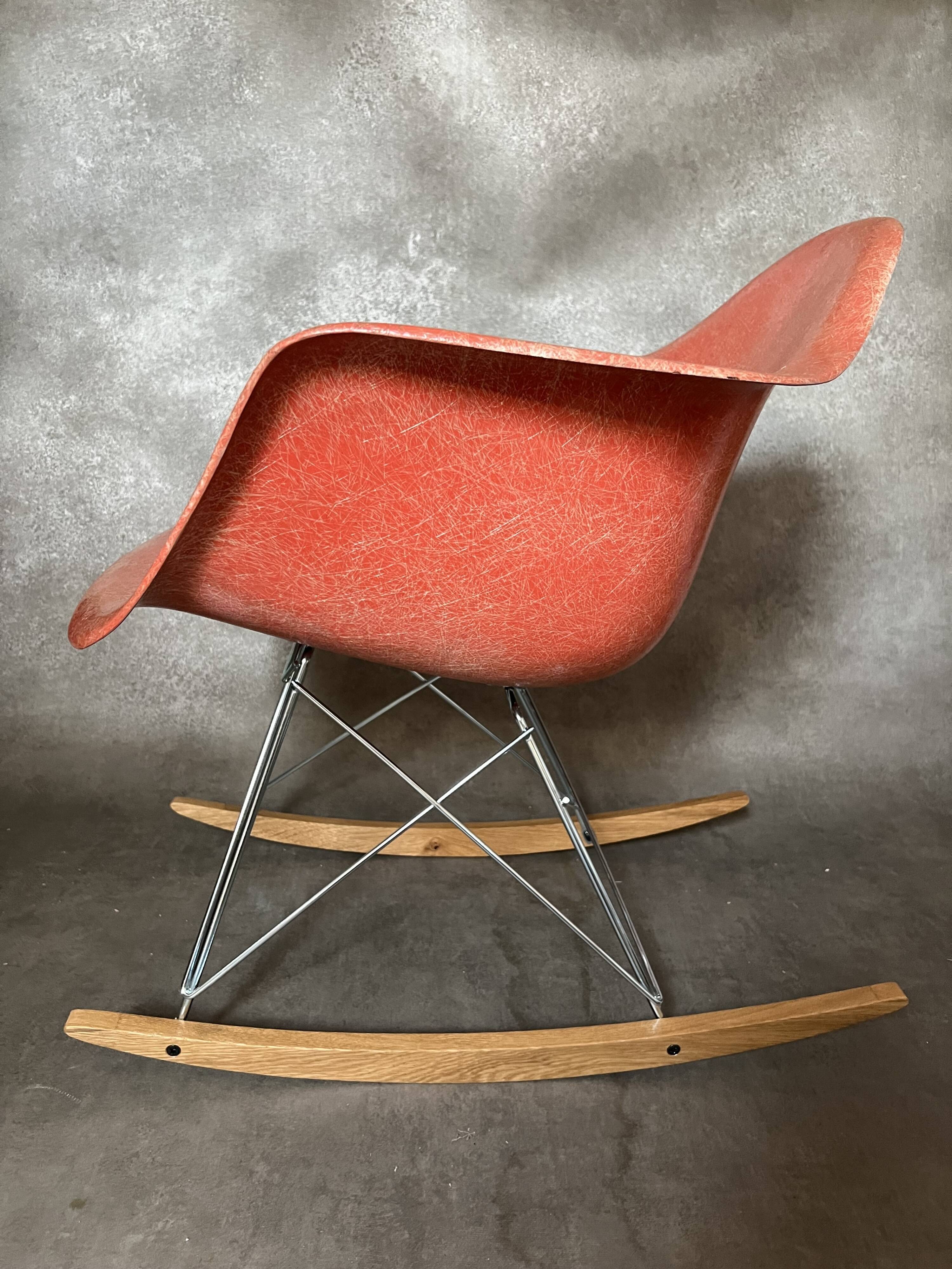 EAMES RAR ROCKING CHAIR HERMAN MILLER 60s design no Vitra