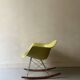 Fauteuil rocking chair design Eames Plastic Armchair RE RAR, edition Vitra