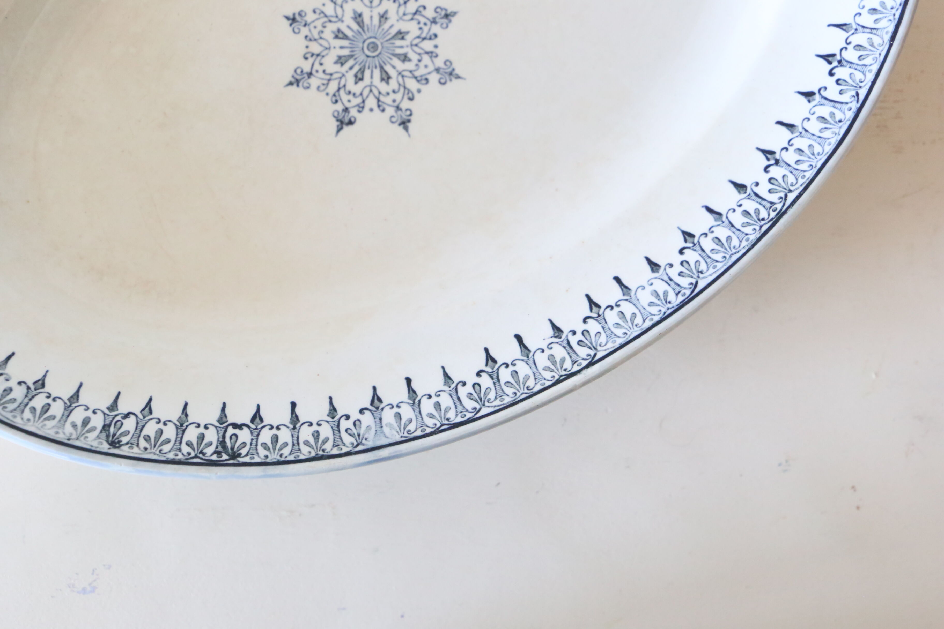 Oval dish, Saint Amand, iron earth