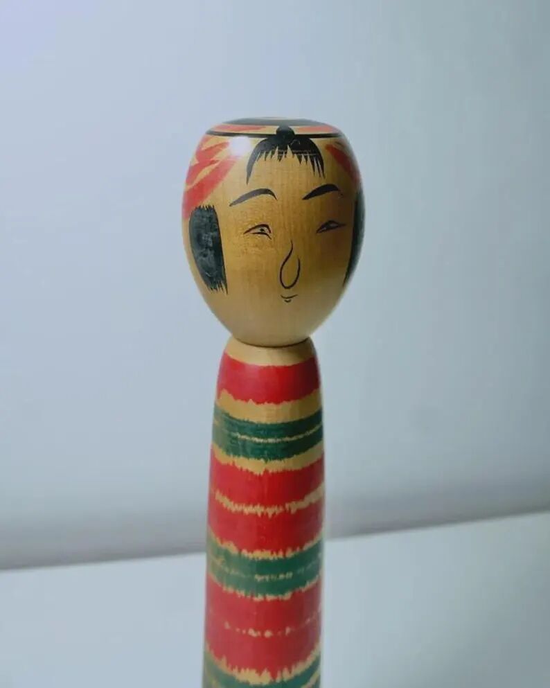 Vintage Japanese Kokeshi doll Naruko signed - Antique turned wood figurine craftsmanship Japan - Collectible item from the Showa period (1926–1989)
