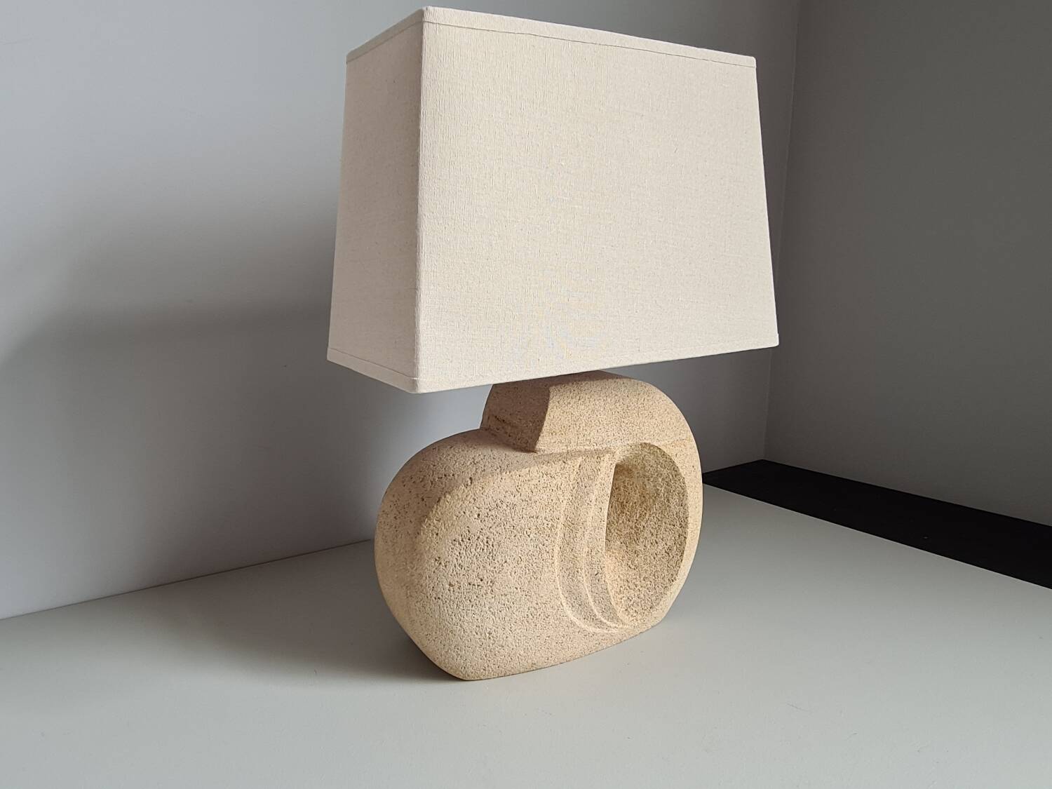 Albert Tormos style sculpture lamp in white stone / 60s / art / artisanal work / Mid-Century / France / 20th century