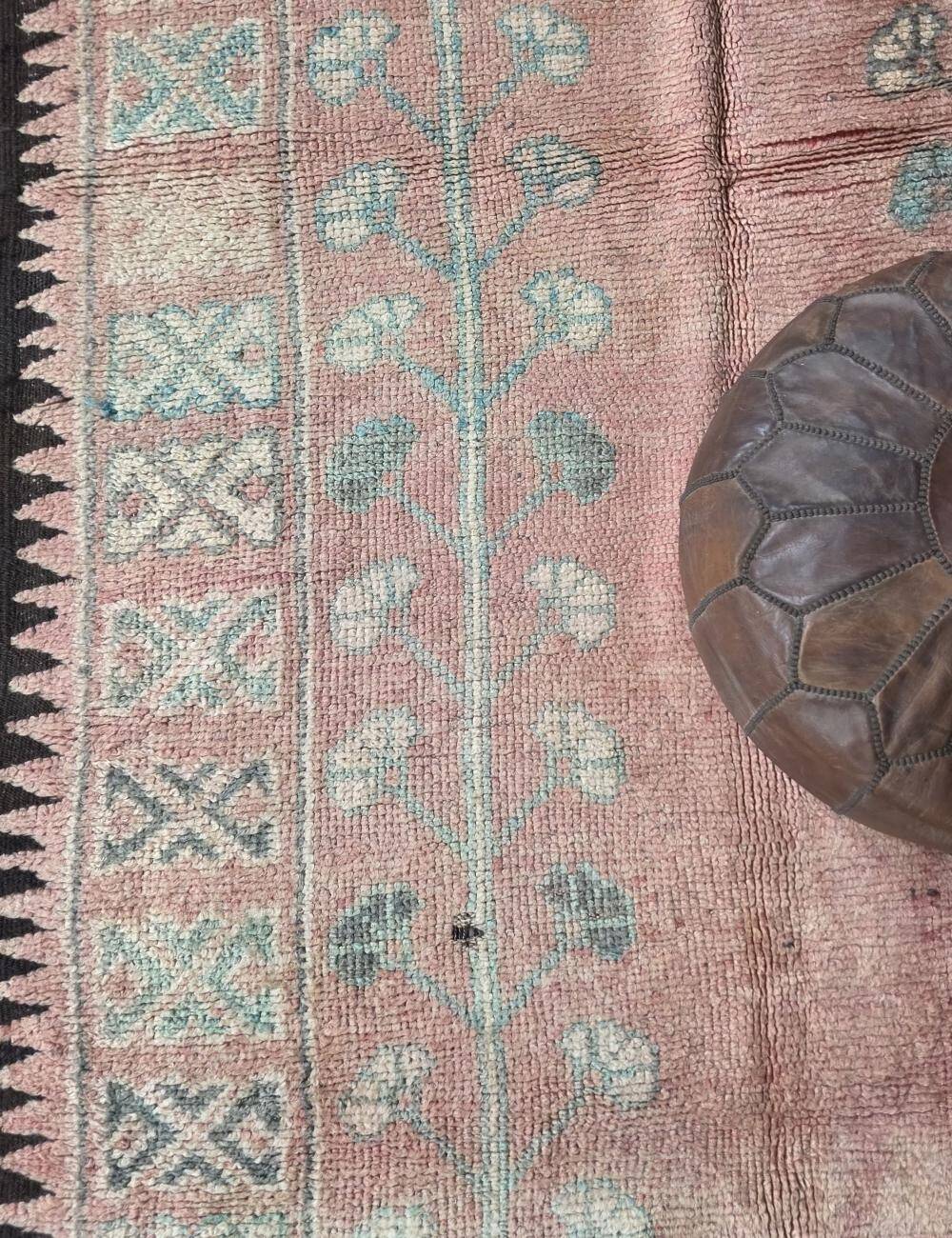 Vintage pink rug - 370 x 170 cm