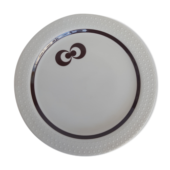 Six vintage flat plates