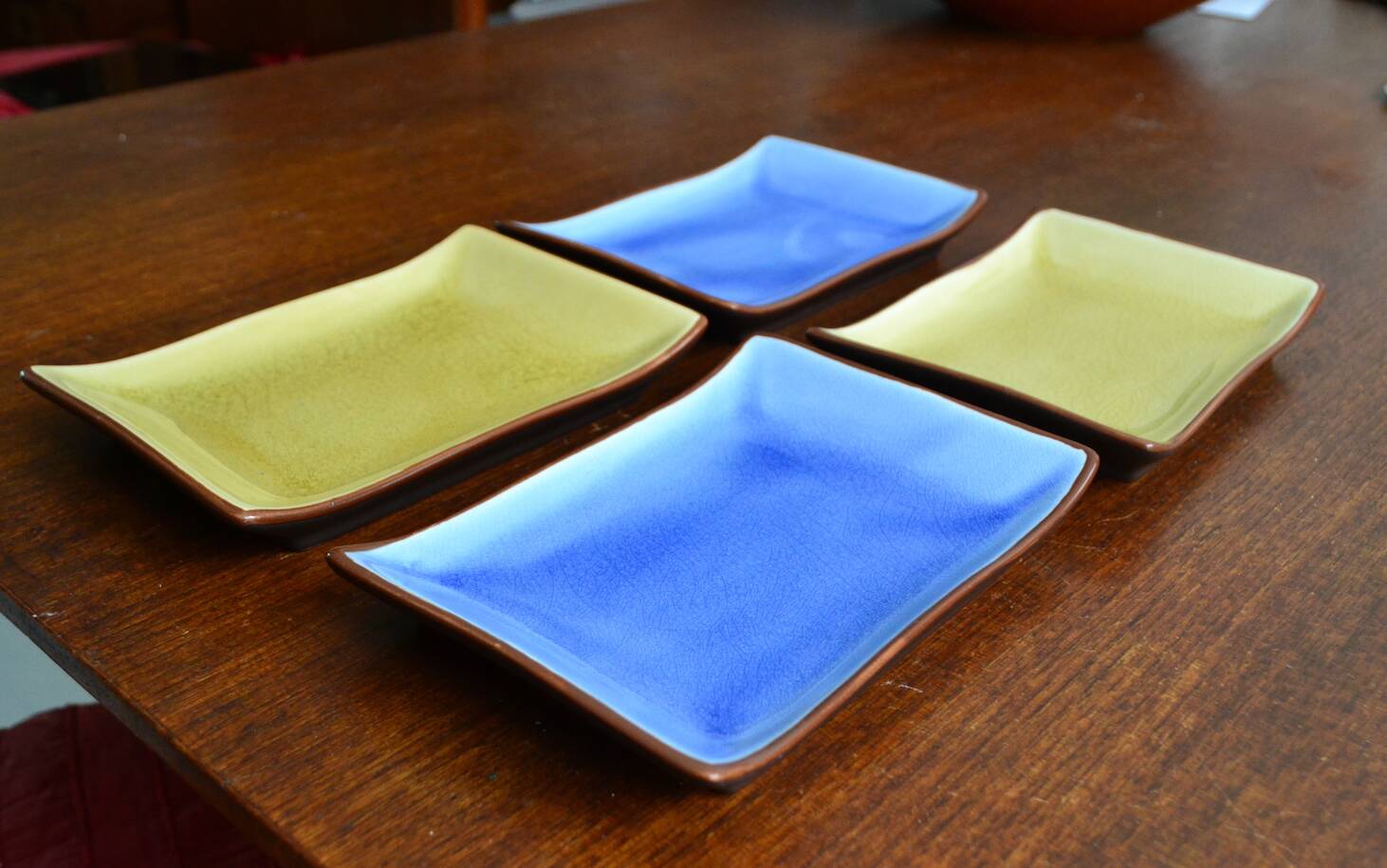 4 rectangular enameled ceramic cups