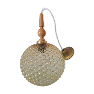 Bubbled glass ball suspension