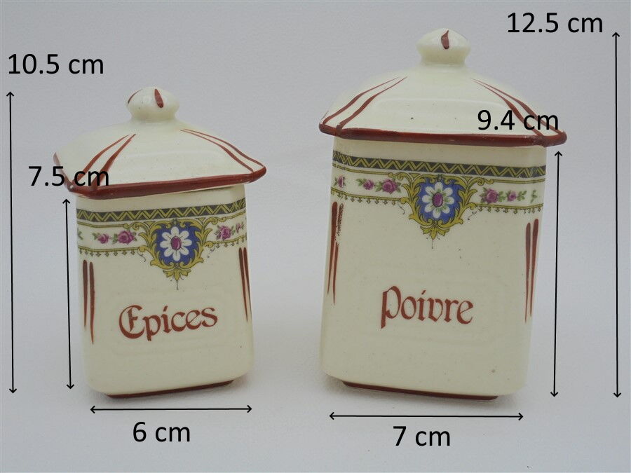 Duo of spice pots