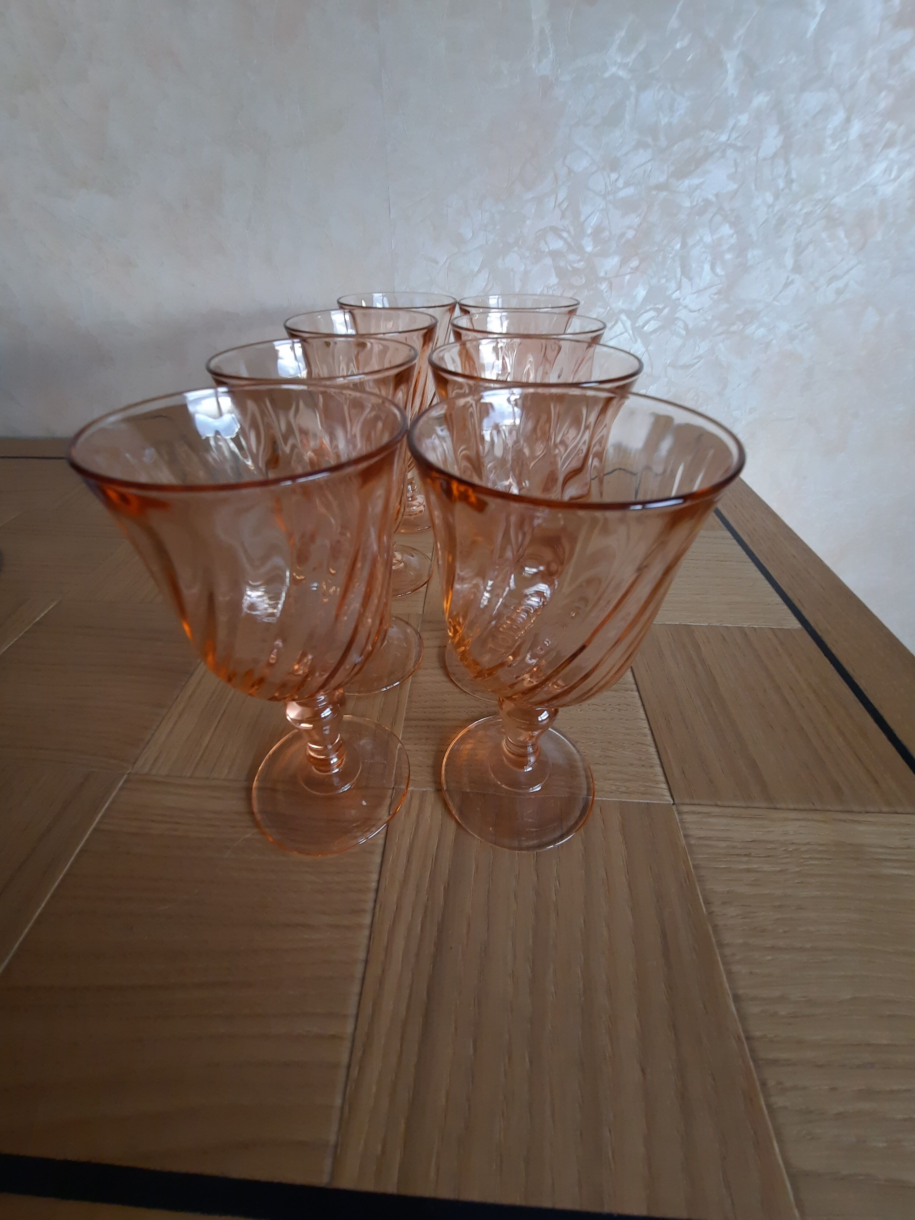 Set de 8 verres à pieds modèle « Rosaline » Arcoroc Luminarc