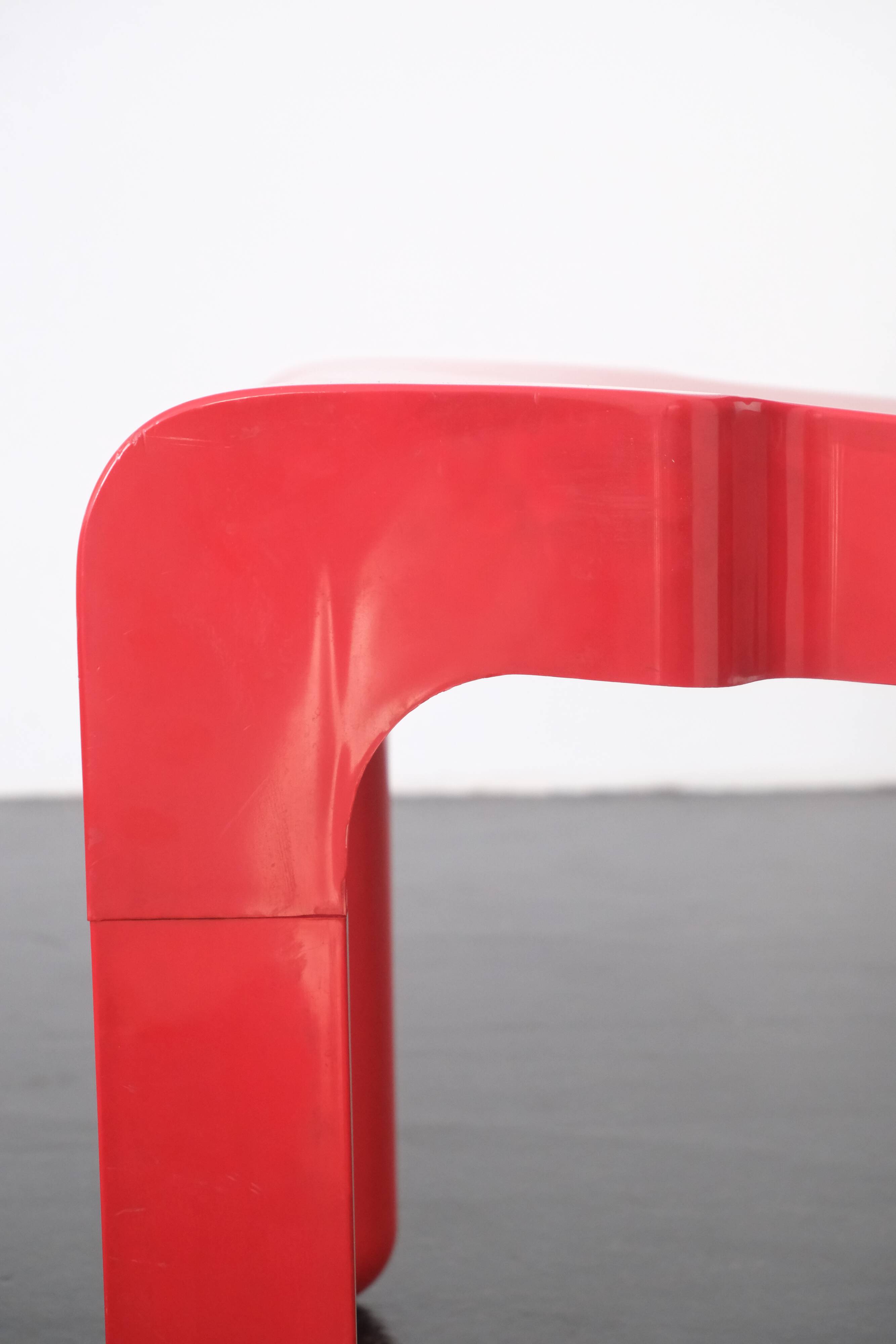 Red "Universale" chair by Joe Colombo / Kartell