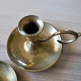 Paire de bougeoirs à poucier en laiton