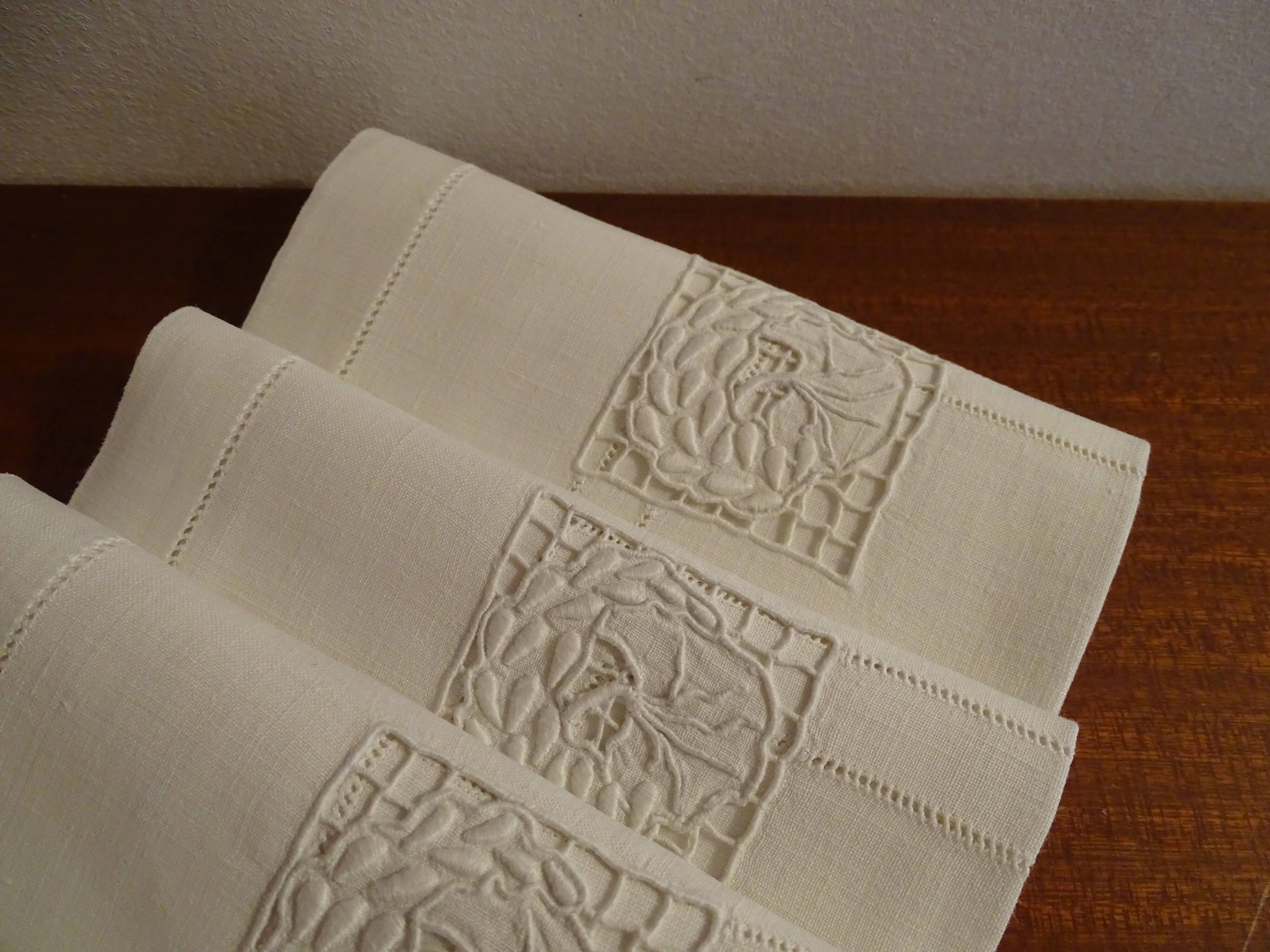 4 serviettes de tables brodées anciennes en coton 33x33