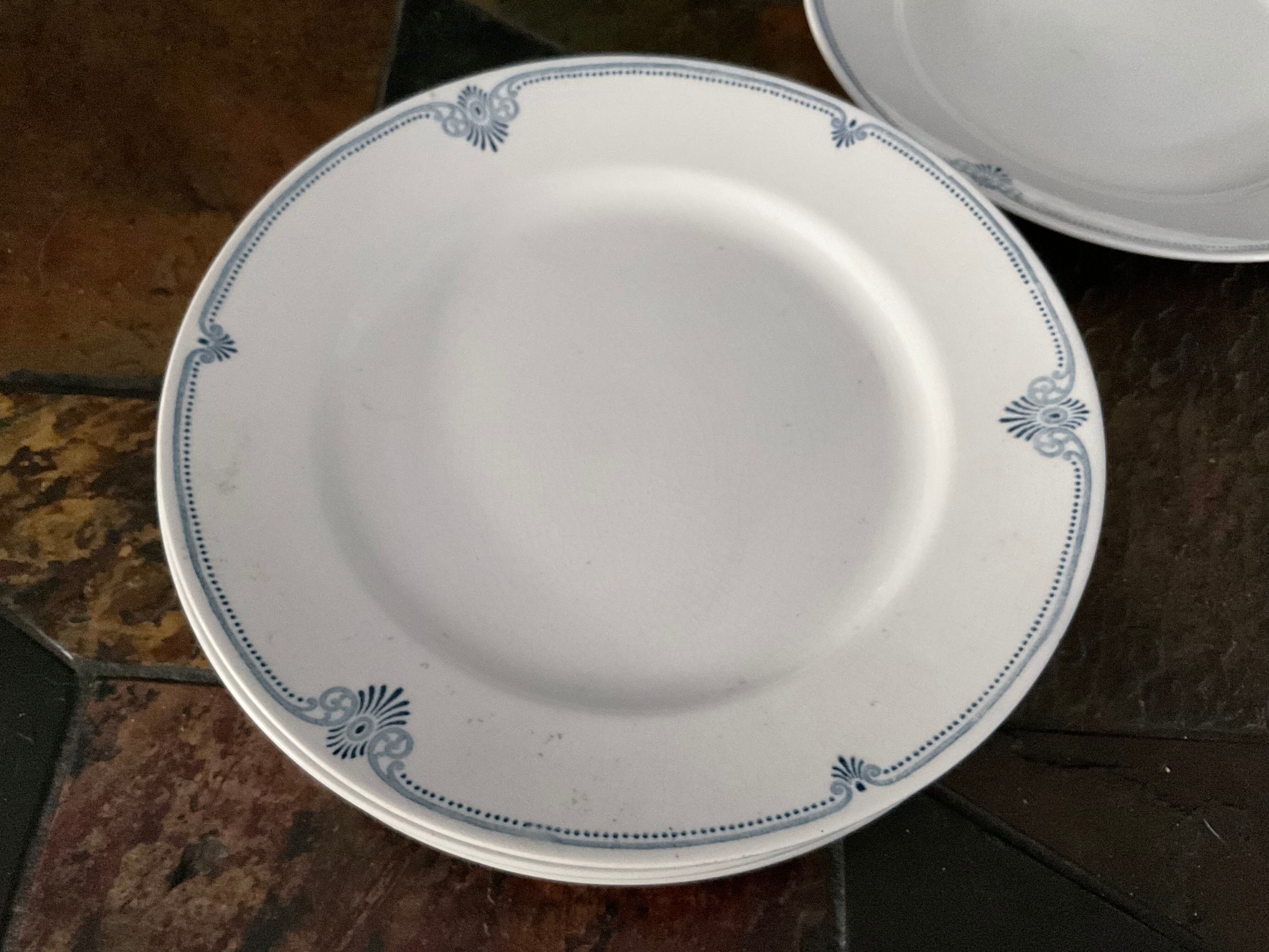 5 flat plates diameter 24.5 cm .villeroy and Boch