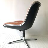 Fauteuil cuir camel de Charles Pollock