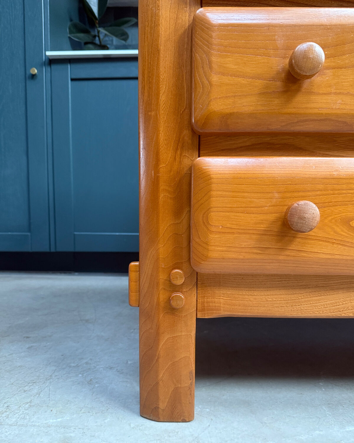 Vintage chest of drawers in solid elm