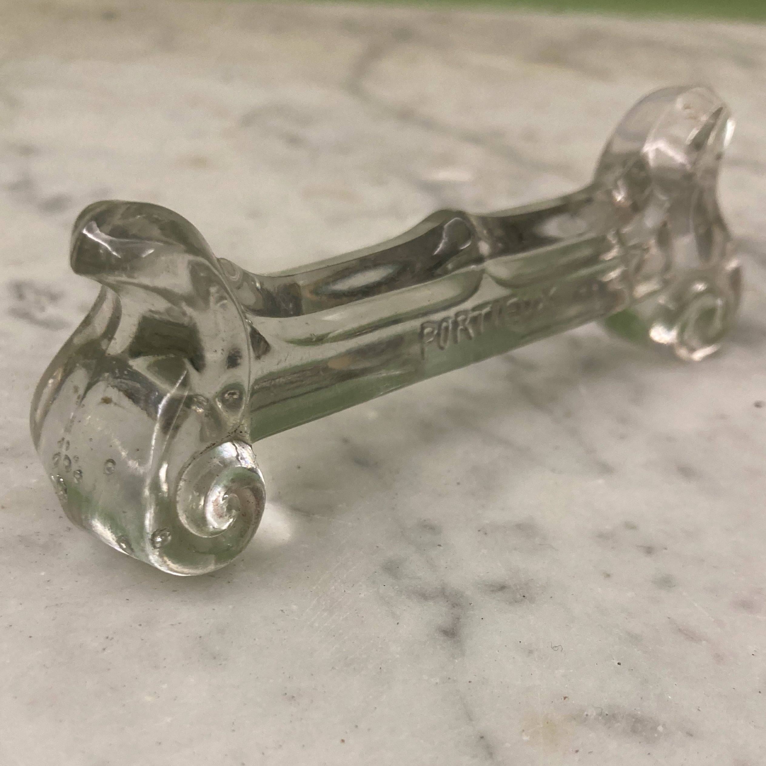 Portieux set of 7 moulded crystal knife rests from the early 20th century.