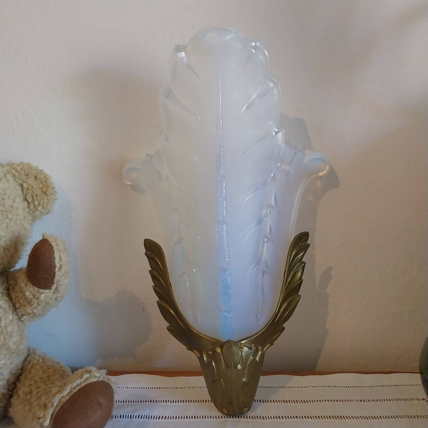 Antique Art Deco wall sconce in opalescent glass, Ezan France