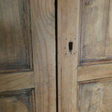 Ancienne armoire en bois massif