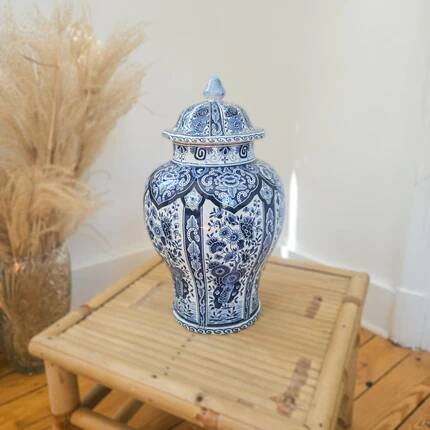 Large covered vase in Delft pottery
