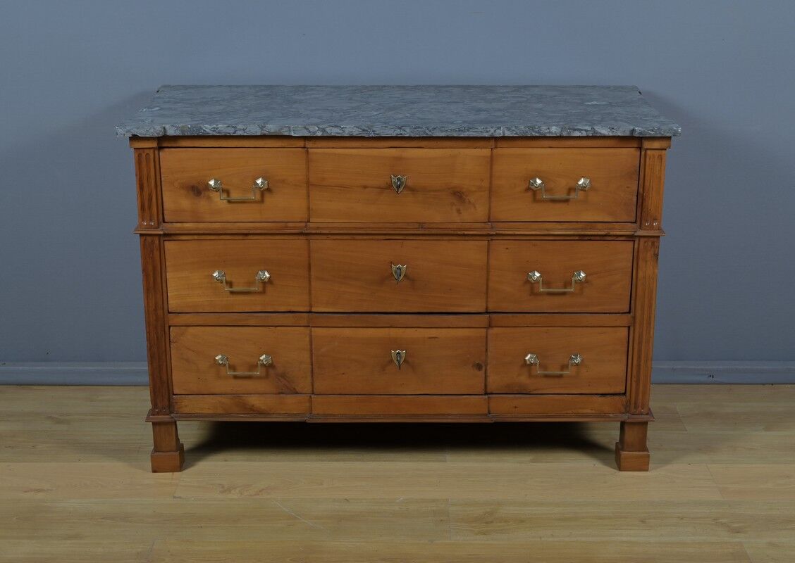 Mahogany commode, Louis XVI period – late 18th century.