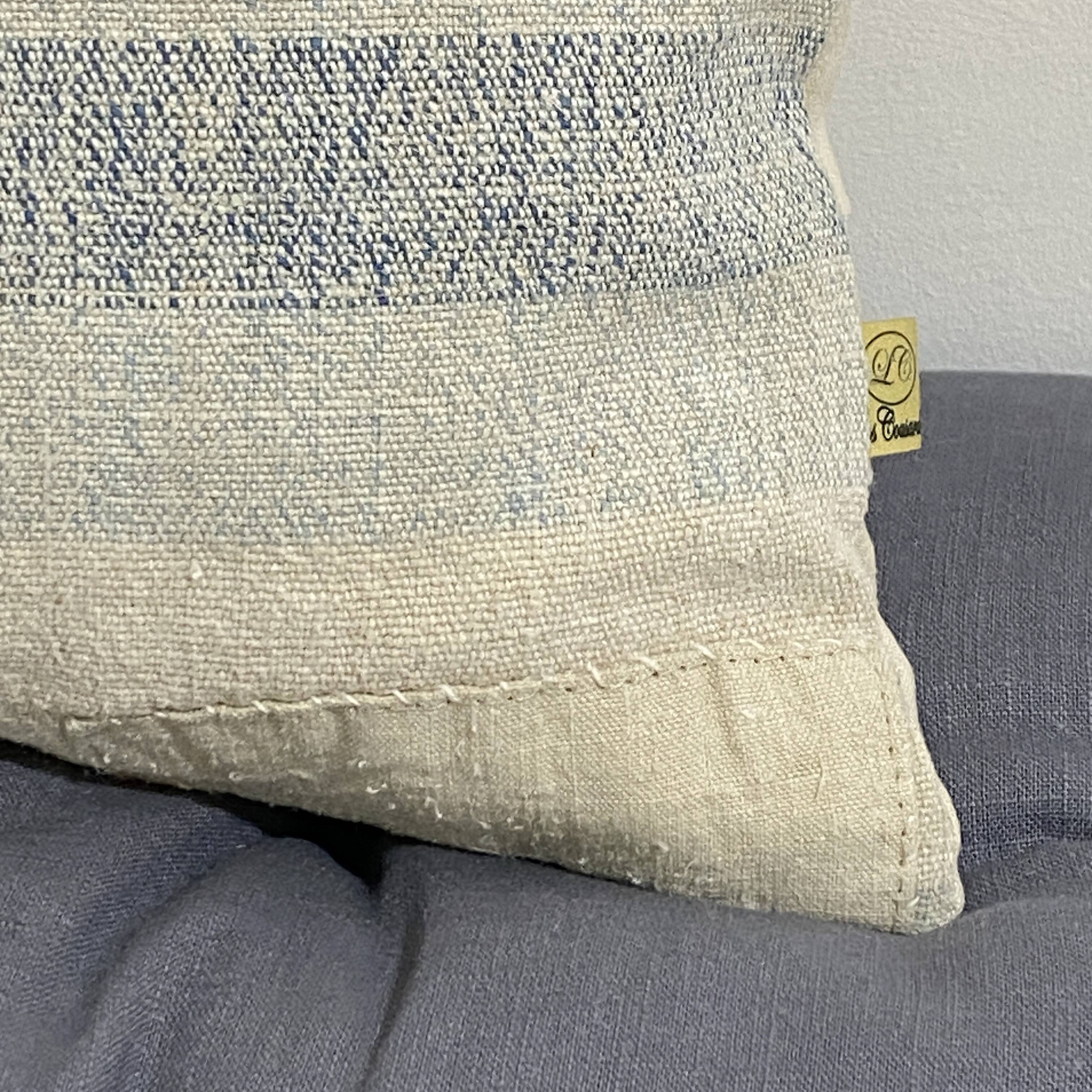 Coussin artisanal en toile ancienne style Kilim