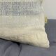 Coussin artisanal en toile ancienne style Kilim