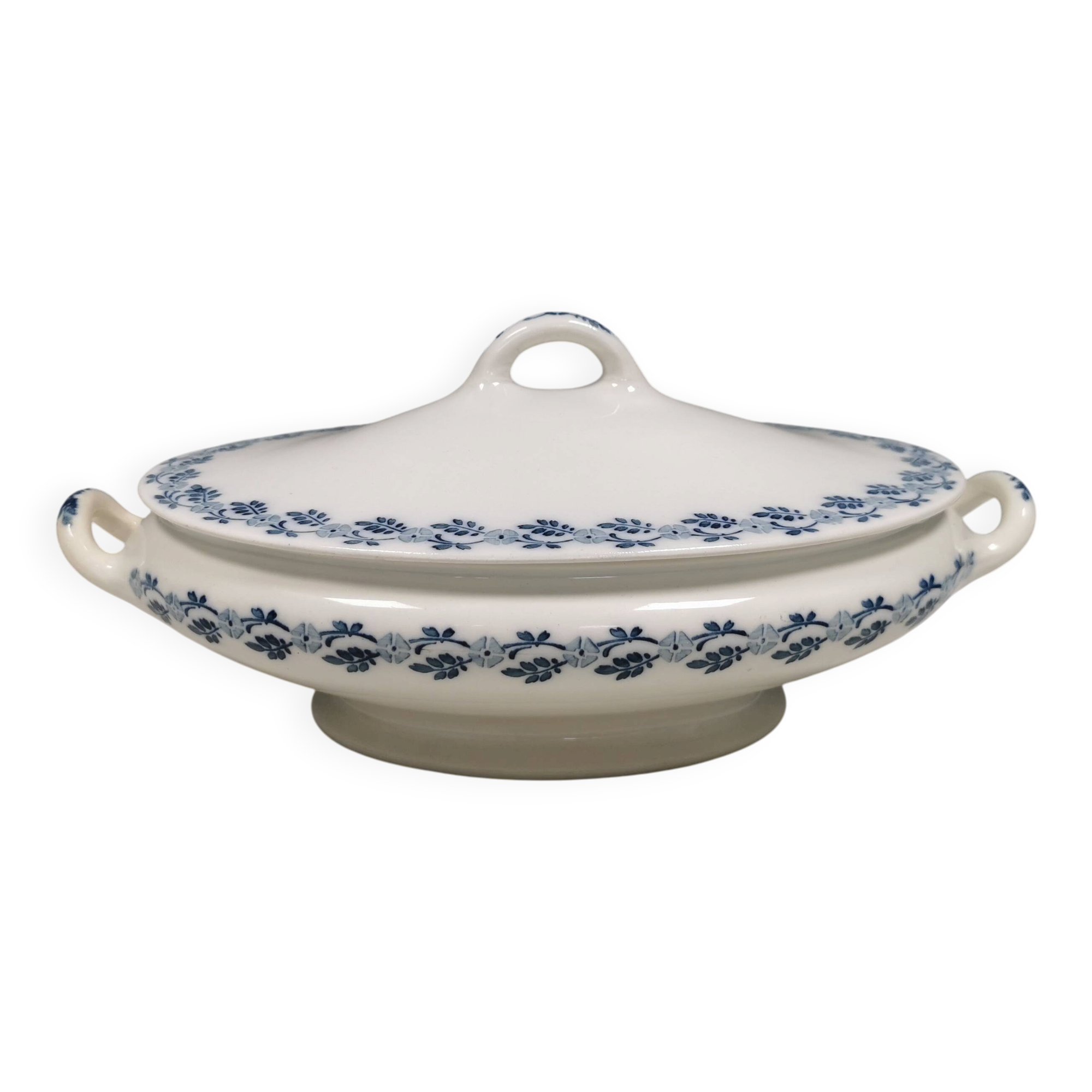 A very old Villeroy & Boch soup tureen. From about 1910-1920.