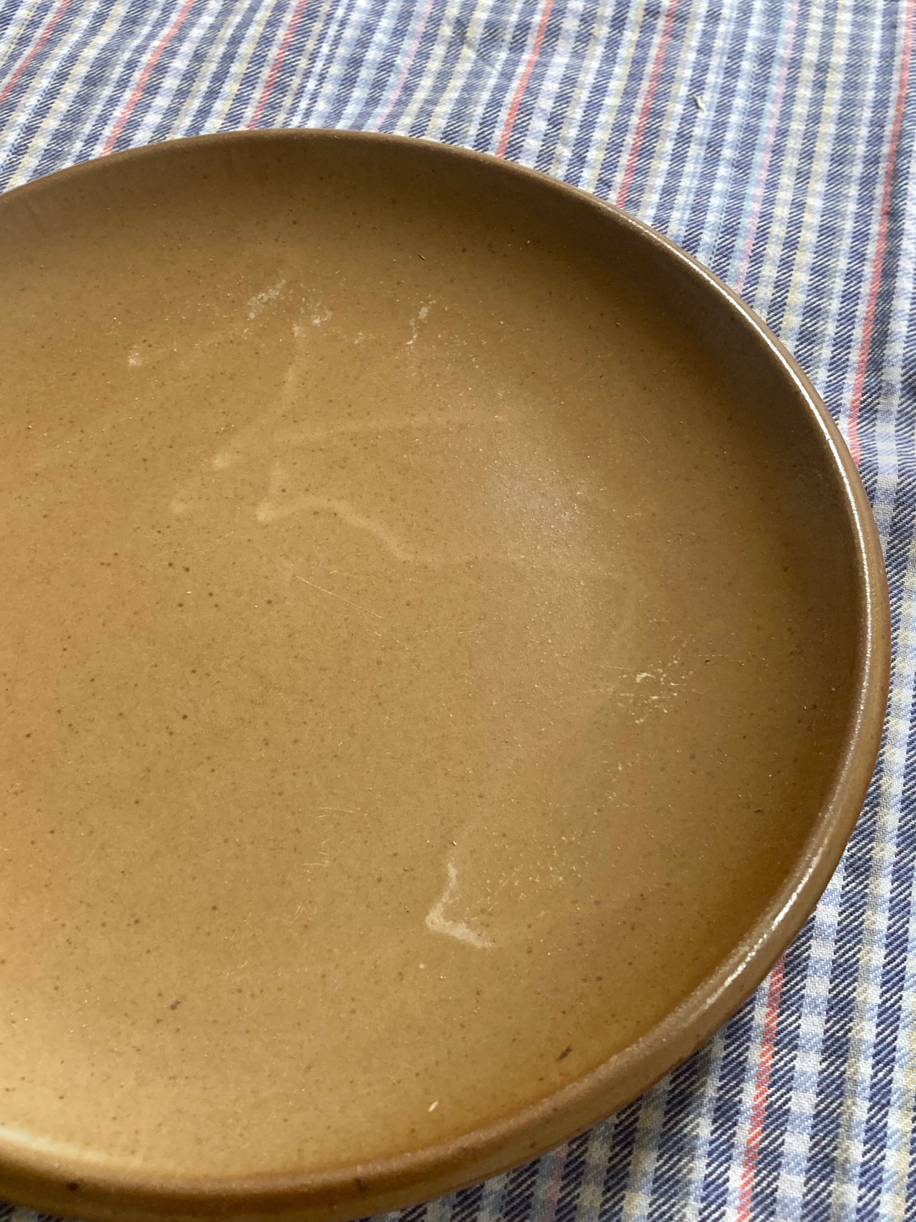 8 assiettes plates en grès de Berne vintage