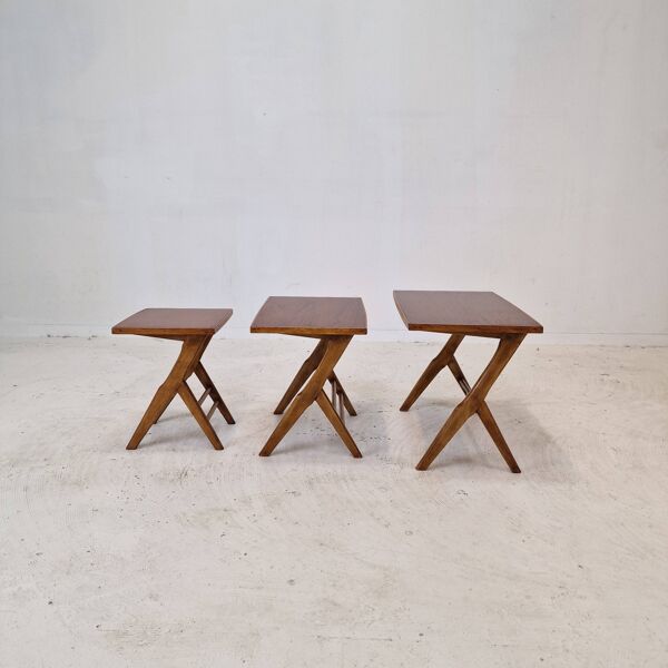 Ensemble de 3 tables gigognes en bois, Hollande 1960