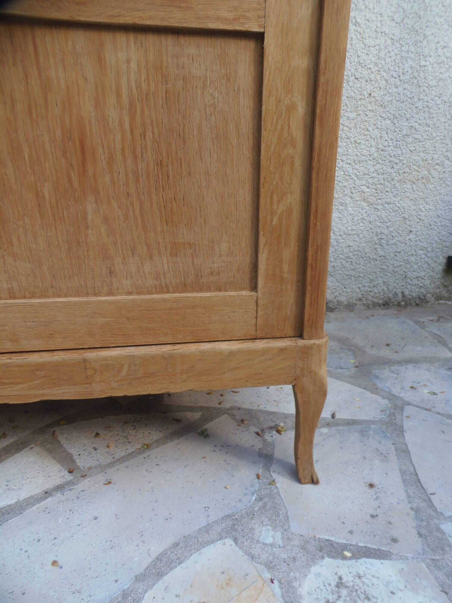 Charming vintage display cabinet from the 1950s in natural wood.