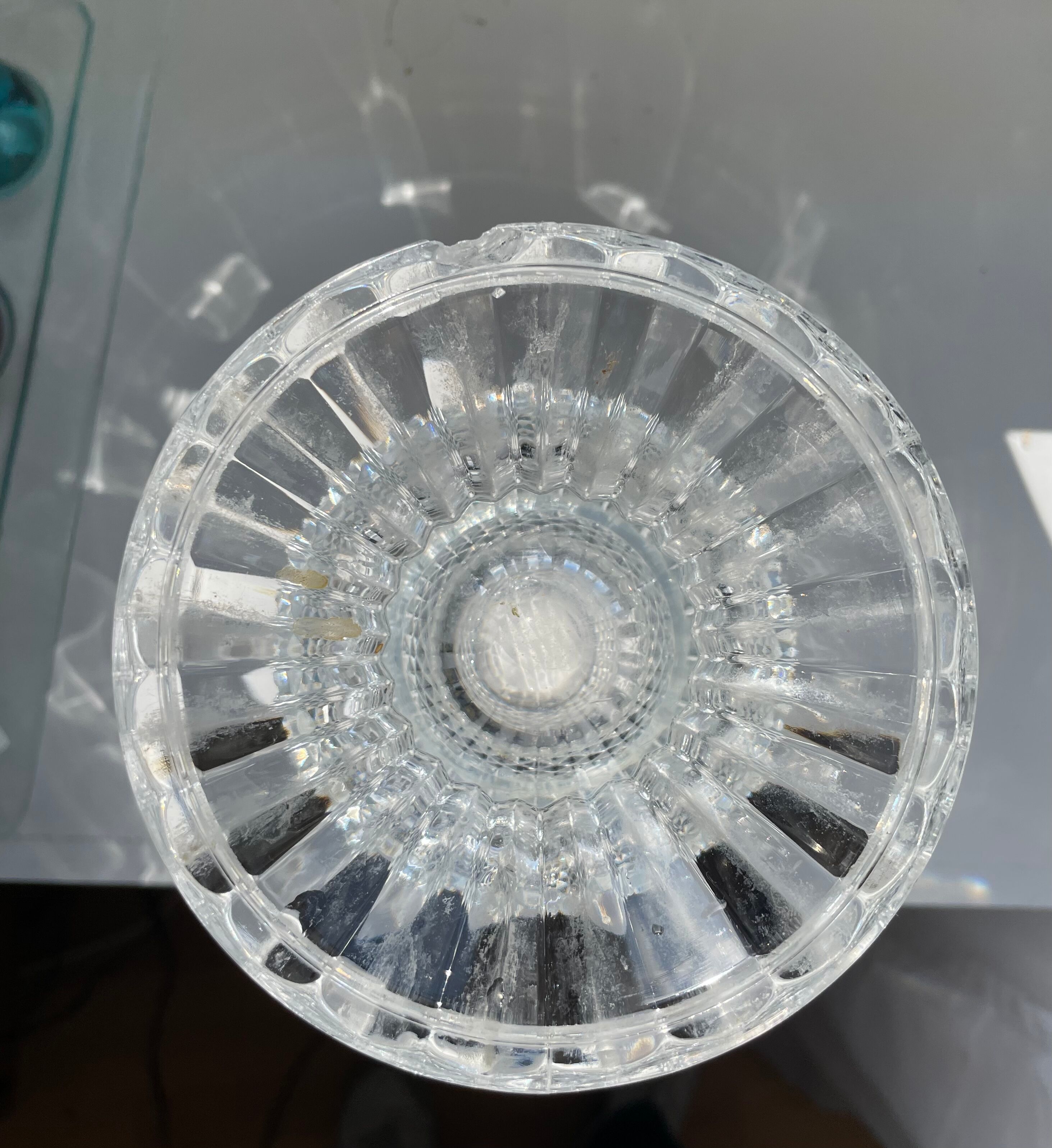 Very nice vintage vase tip of glass diamonds