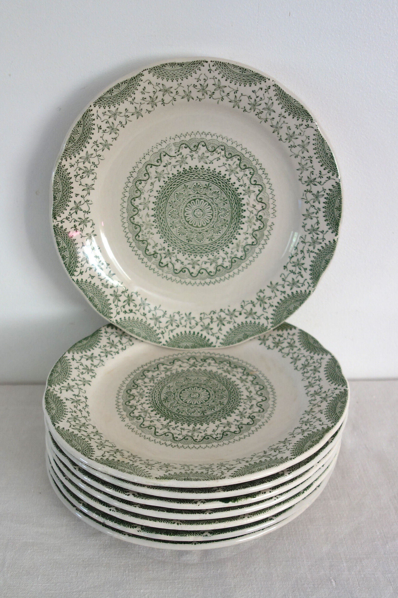 8 flat plates Fine Ware earthenware