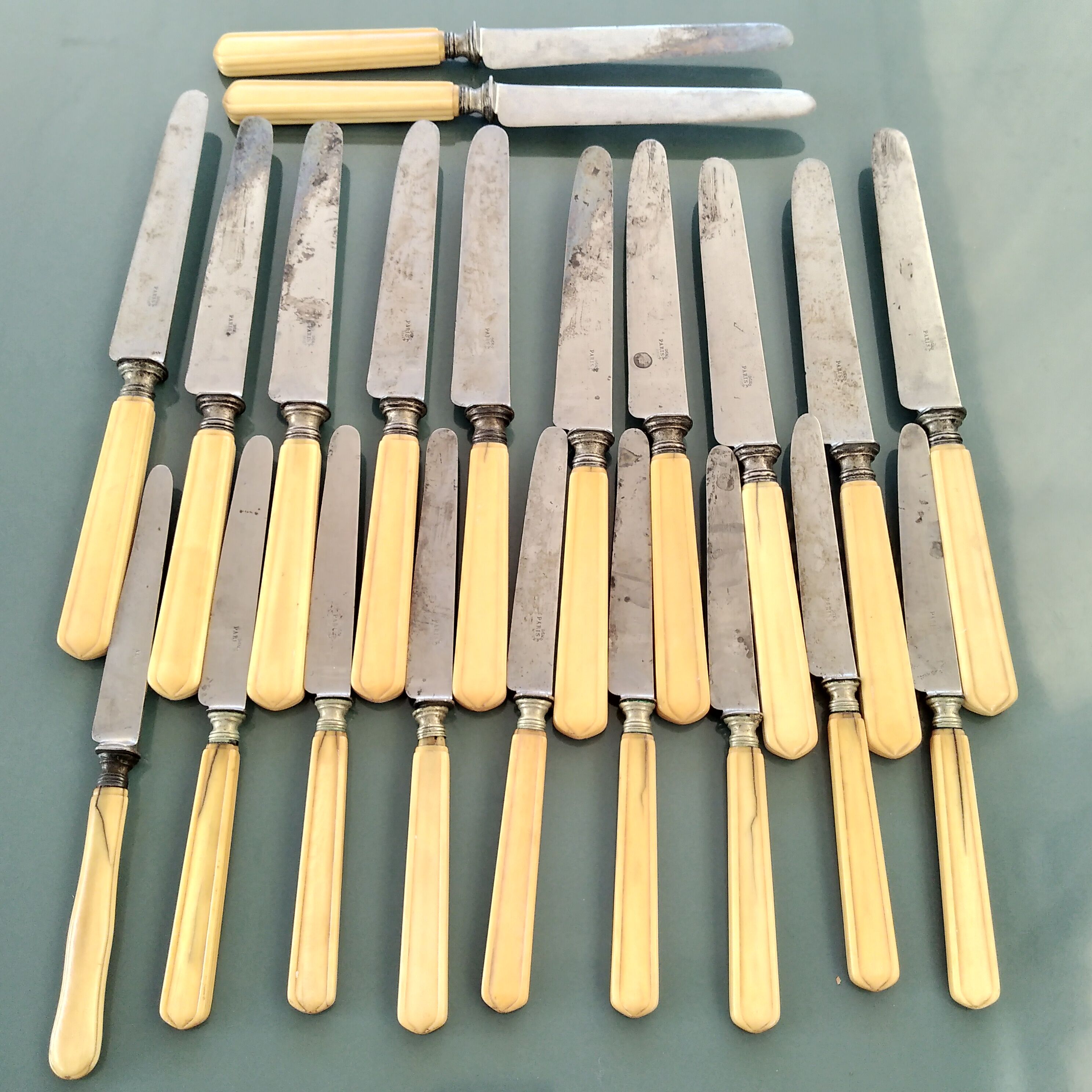 Bakelite knives 1940