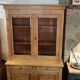 Ancien buffet deux corps vaisselier en pin