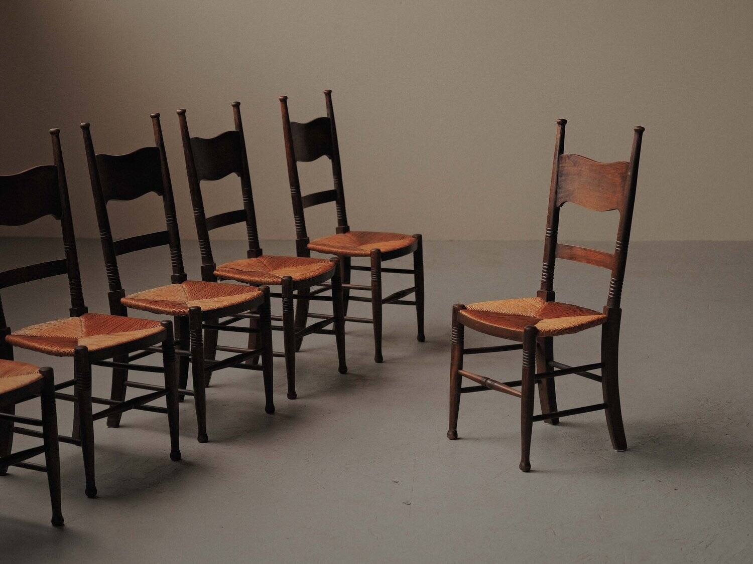 Set of 6 Arts & Crafts chairs, solid wood and straw, circa 1900.
