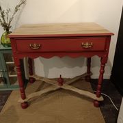 Table d'appoint ou console en bois terracotta avec tiroir