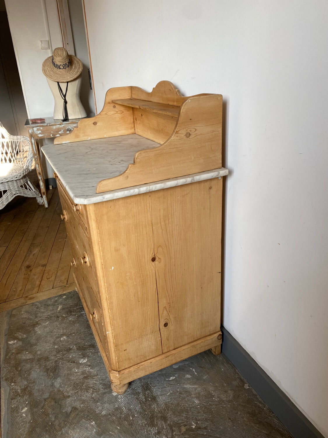 English chest of drawers