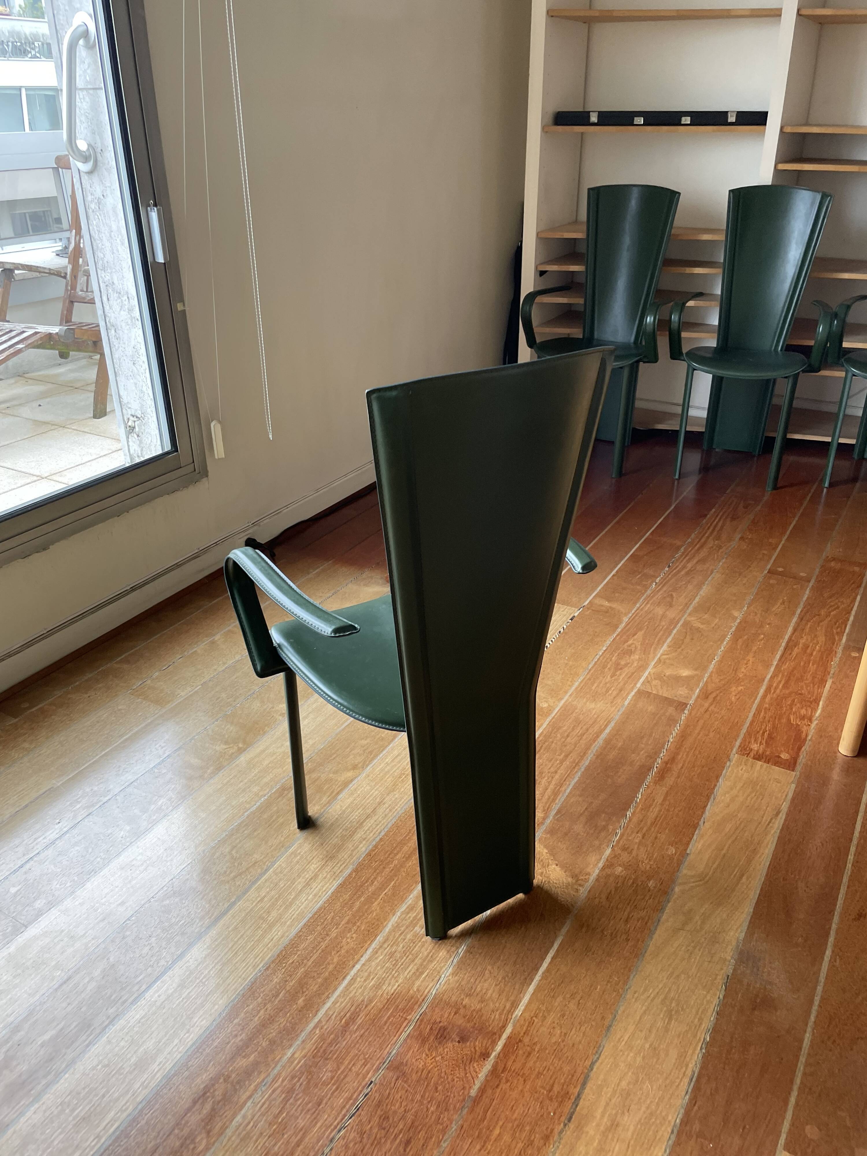 6 chaises attribuées à Costantini en cuir vert