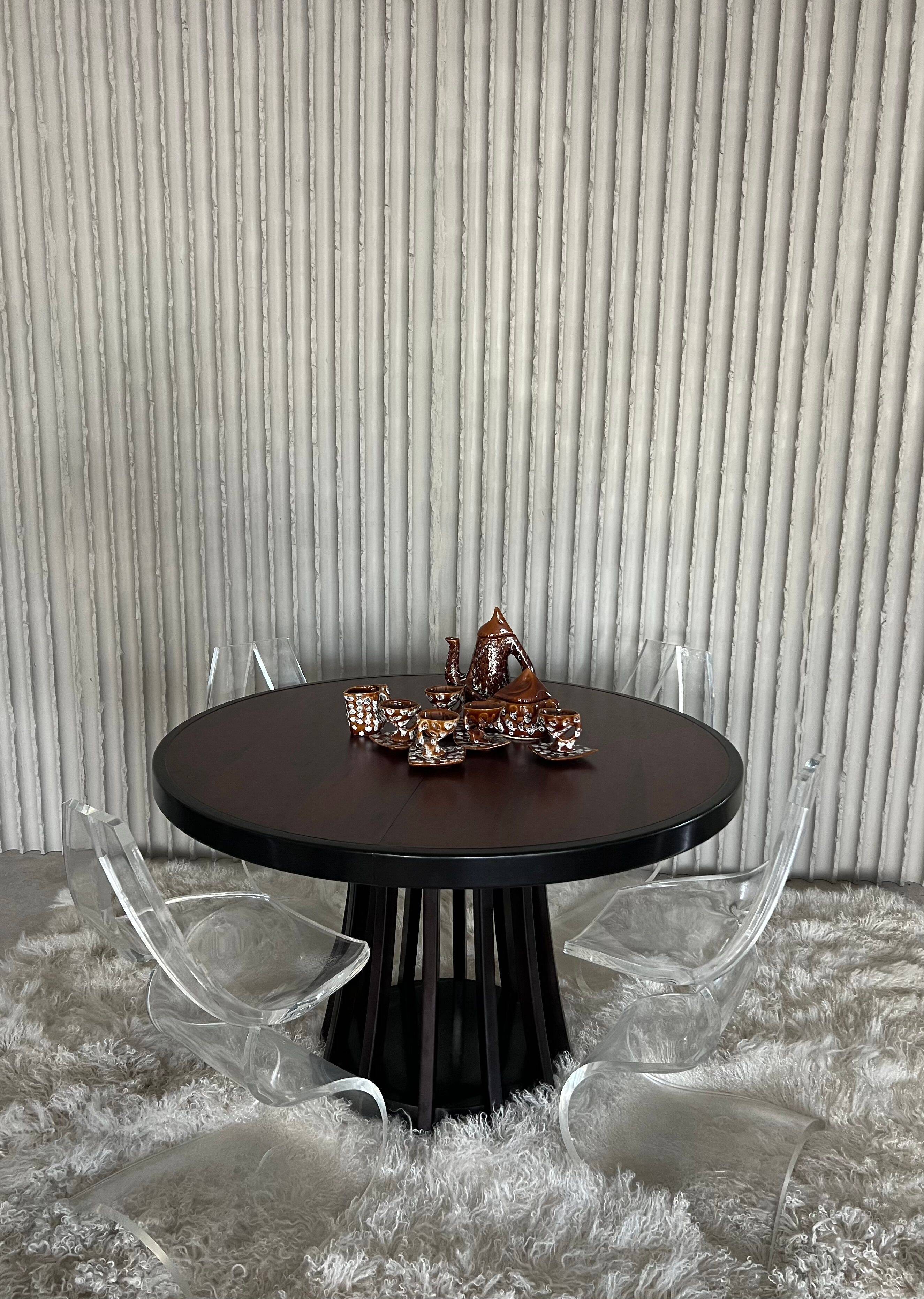 Extendable dining table by Angelo Mangiarotti