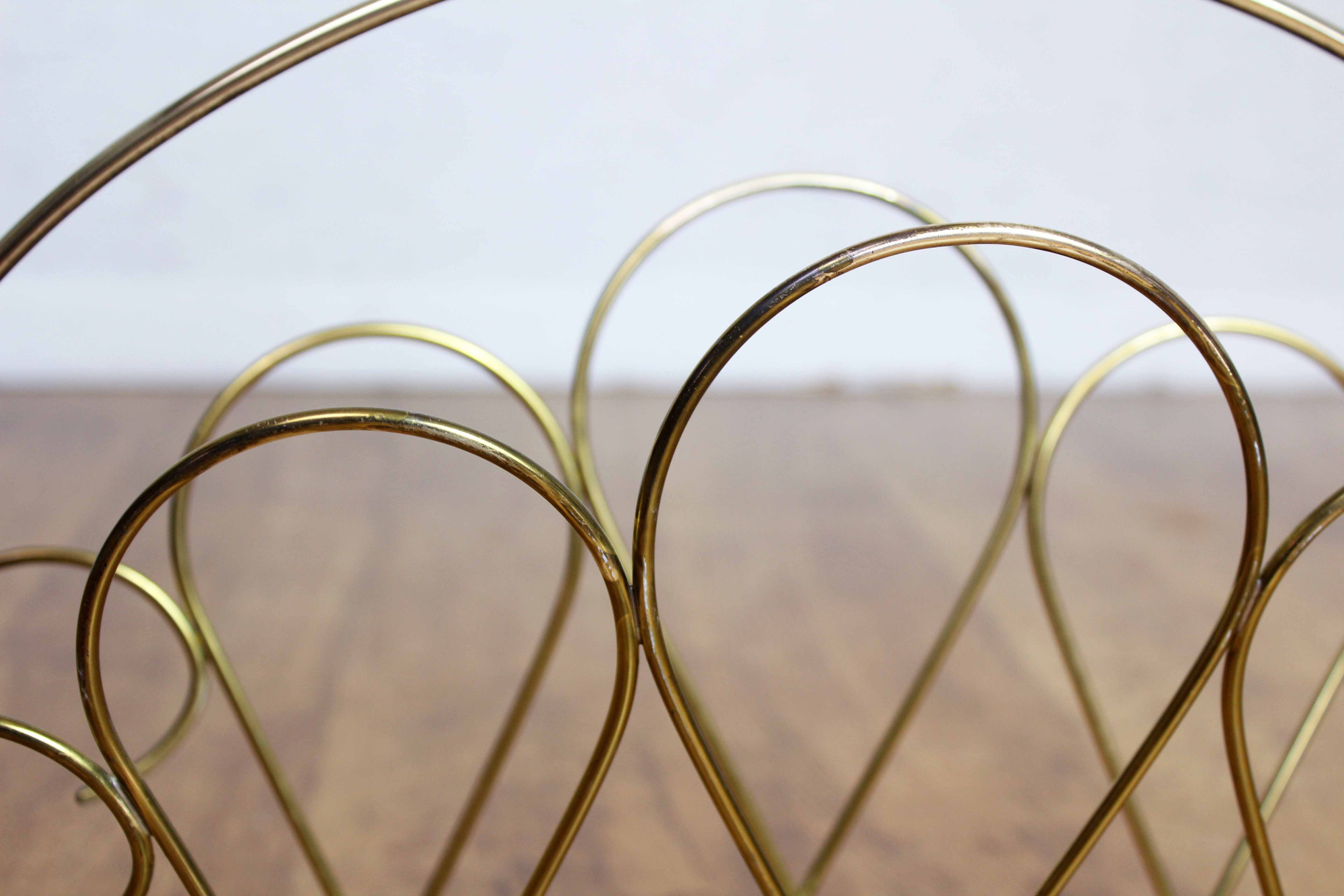 Magazine rack in brass 60