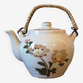 Chinese ceramic teapot with floral pattern, large capacity